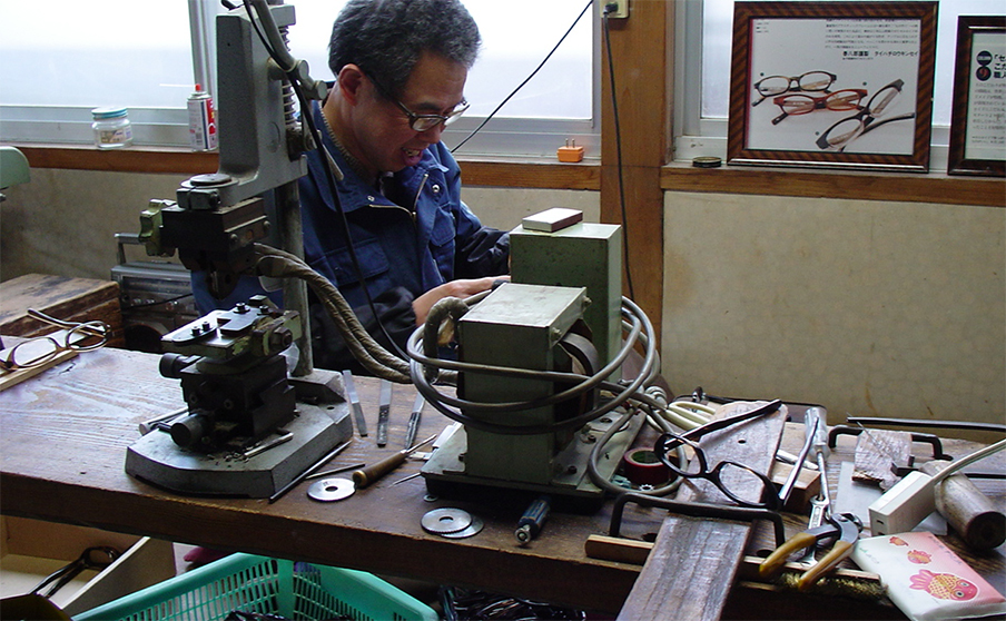 HISTORY／眼鏡のプロが惚れ込んだ、「職人」という宝。 | 金子眼鏡 